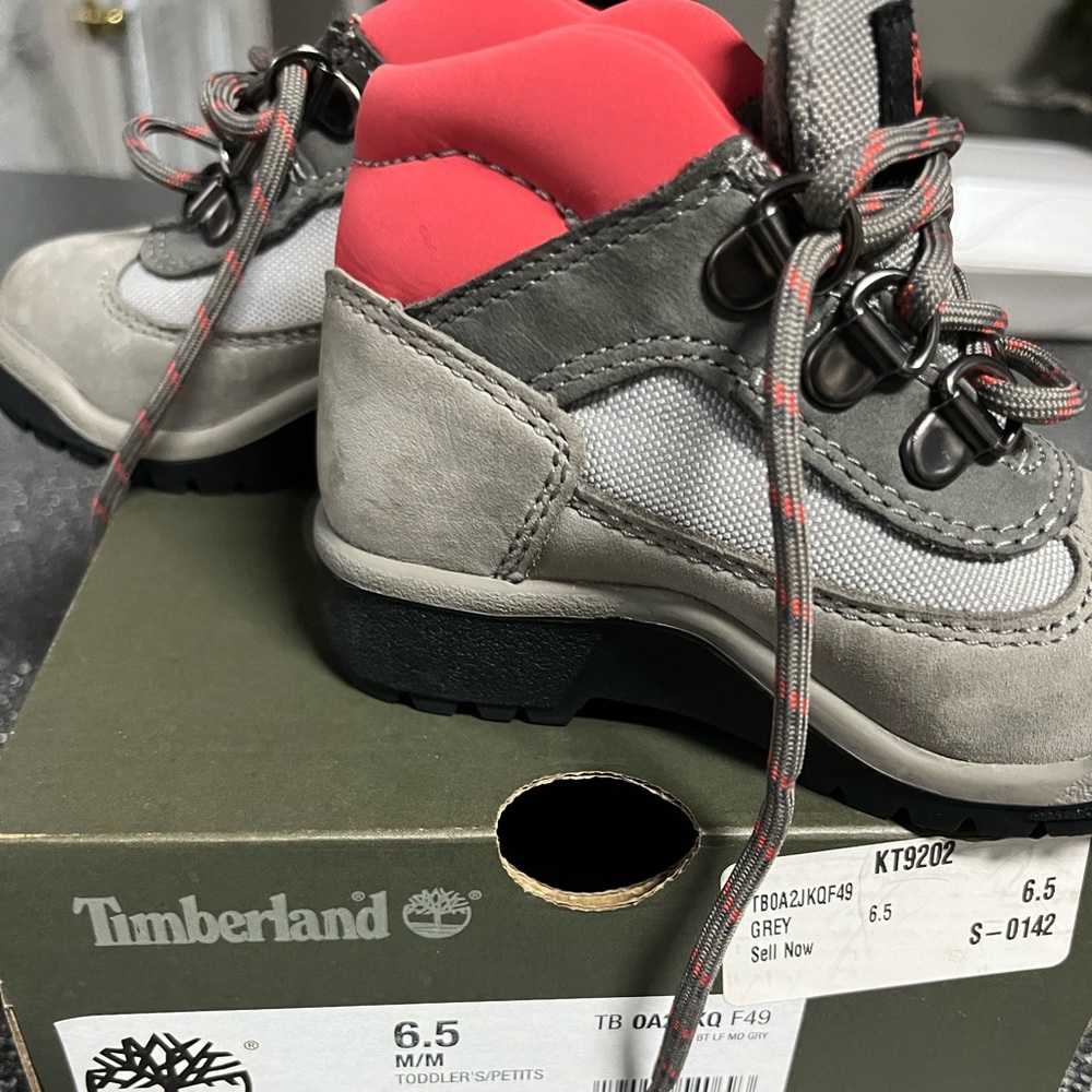 Toddler field boot Timberland 6.5 Grey and Pink
